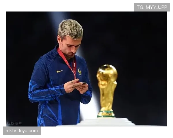 格列兹曼更衣室展现领导力 助力球队士气与团结显著提升 格列兹曼更衣室展现领导力 助力球队士气与团结显著提升