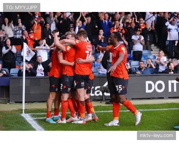 卢顿镇队迎战强敌,新赛季力争展现强劲实力引关注 卢顿镇队迎战强敌,新赛季力争展现强劲实力引关注