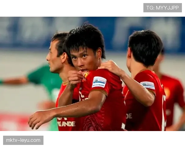 卡瓦尼再显神威,禁区统治力助球队逆转取胜 卡瓦尼再显神威,禁区统治力助球队逆转取胜